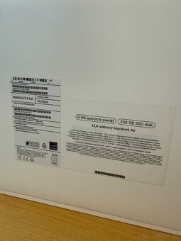 MacBook Air 13" M2 SK 2022 Polnočný - 8