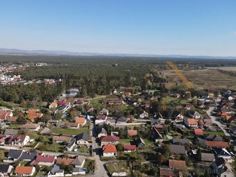 Na predaj slnečný stavebný pozemok v obci Borský Mikuláš - 8