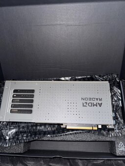 Sapphire NITRO+ Radeon RX 9070 XT 16GB - 8