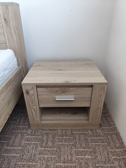 Manželská posteľ s nočným stolíkom - 8