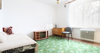 Na prenájom 3 izbový veľkometrážny byt Nováková ulica - 8