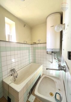 REZERVOVANÉ  Rodinný dom s veľkým pozemkom (1370 m2) - Se - 8