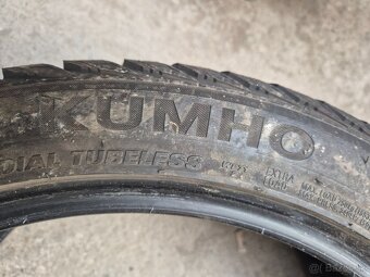 245/40 r19 zimné 4 ks KUMHO dezén 8,5 - 8,1 mm - 8