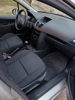 Peugeot 207 - 8