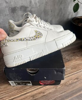 Tenisky Nike Air Force 1 Pixel SE - 8