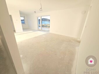 SAMOSTATNE STOJACÍ BUNGALOV- 108m2 + krytá terasa 12m2, POZE - 8
