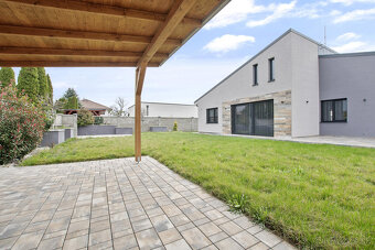 Na predaj moderne zariadená 5-izbová rodinná vila s veľkory - 8