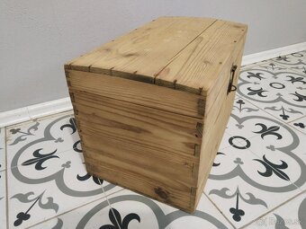 Starý, malý, dřevěný kufr, truhla po renovaci - 8