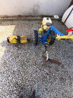 Agzat s pluhom a kultivátorom - 8