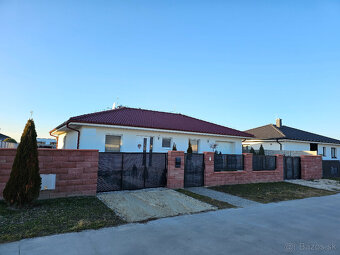 Na predaj 4 izbový rodinný dom s garážou a pozemkom 800 m2. - 8