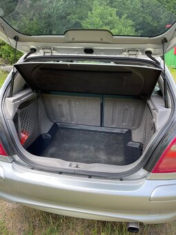 Nissan Almera N16 hatchback - 8