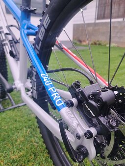 Predám detsky bicykel CUBE Reaction 240 Pro Teamline - 8