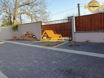 Predám podnikateľský objekt v Komjaticiach - 8