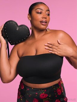 Victoria’s Secrer heart crossbody bag - 8