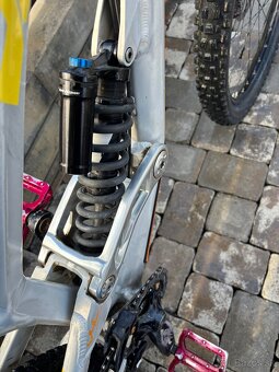 Downhill bicykel yt tues 2016 - 8