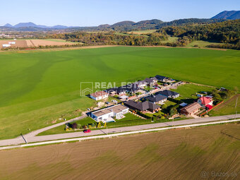 KVALITNÉ BÝVANIE - 4IZ BUNGALOVY NA SLNEČNOM POZEMKU - BELU - 8