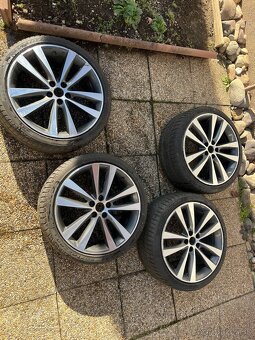 Sada 19 originál Jaguar XE S diskov s pneu Pirelli - 8