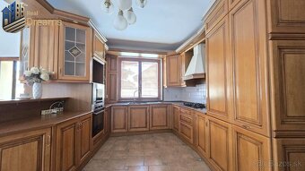 Exkluzívny 8-izbový rodinný dom s bazénom - Luxus a pohodlie - 8
