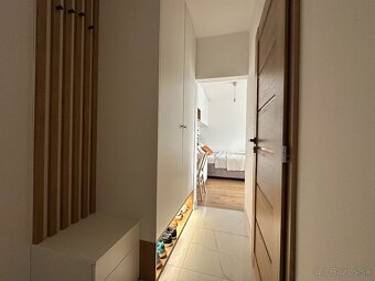 Útulný a svetlý 1-izbový byt v srdci Rače - 8