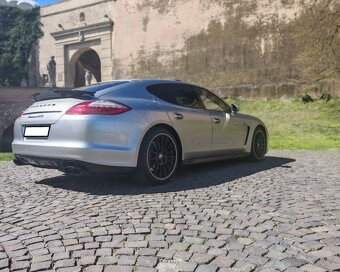 Porsche Panamera GTS - 8