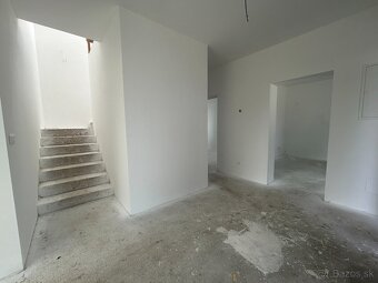 Rodinný 5 izbový dom v Bernolákove - 8