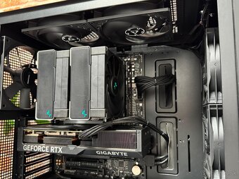 Ryzen 7 7800X3D\32GB\RTX 4070\SSD\1000W Zdroj - 8