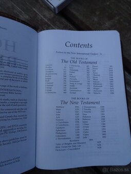 Predám vreckovú BIBLIU viazanú v umelej koži - 8