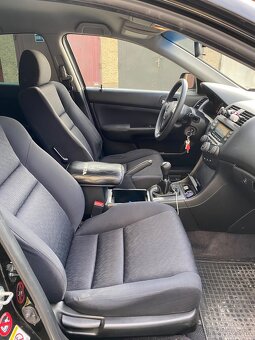 Honda Accord 2.0 - 8