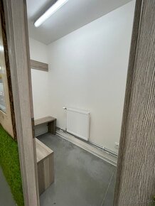 Obchodný priestor / Showroom + sklad - 8