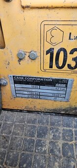 Šmykový nakladač Case 1845 C r.v.1997 s tp a špz 42kw - 8