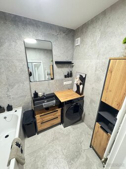 Prenájom vkusného bytu s terasou a záhradkou v centre. - 8