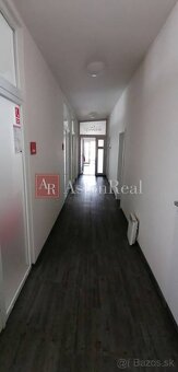 komerčný priestor 24 m2, v centre B. Bystrice, Nám. Slobody - 8