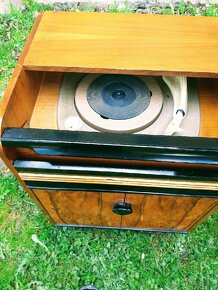 Stara retro gramofonova skrinka - 8