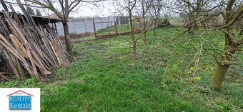 Na predaj výborná záhrada 1640 m2 s domom - chatkou - Pačéro - 8