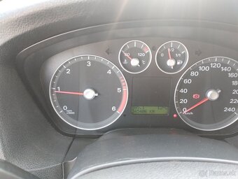 Ford Focus Kombi 2.0 TDCi Ghia - 8