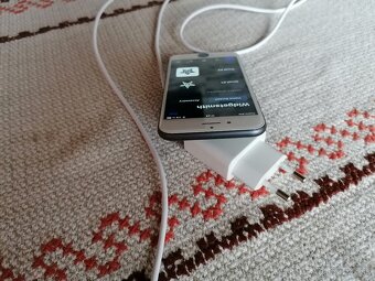Na predaj iphone 8, 64 GB. - 8