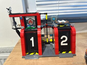 Lego city Hasičská stanica s hasičským vozidlom - 8