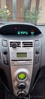 Toyota Yaris Automat - výborný stav - 8