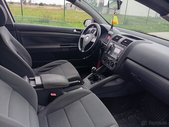 VW GOLF V - 8