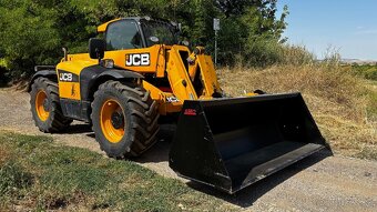 Teleskopický nakladač JCB - 8