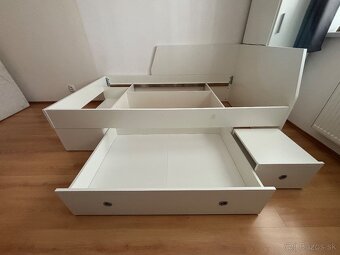 Posteľ so zástenou a úložným priestorom - 8