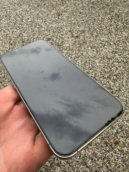 iPhone 13 pro - baterie 100% - 8
