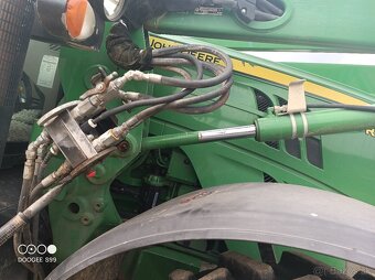 traktor John Deere - 8