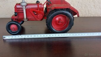 Stará plechová hračka-traktor - 8