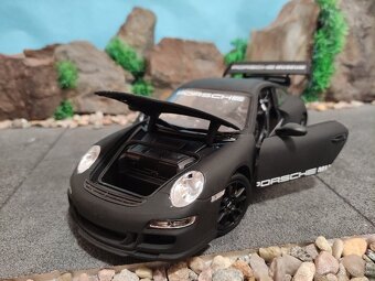 Prodám model 1:18 Porsche 911 GT3 RS - 8