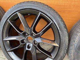 GEMINI SCHWARZ skoda Octavia RS 3 5x112 7,5x18 ET 51 - 8