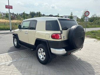 Toyota FJ Cruiser bez koroze, skvělý originální stav - 8