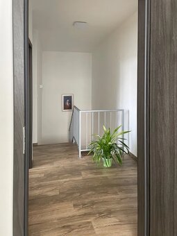 Útulný 3-izbový rodinný dom s krásnou záhradou - Rovinka - 8