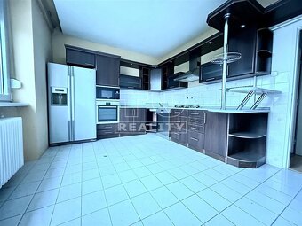 PRESTÍŽNE RODINNÉ BÝVANIE V JEDNEJ Z NAJŽIADANEJŠÍCH... - 8