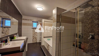 Na predaj veľký polyfunkčný obchodný priestor s rodinným dom - 8